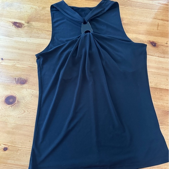 Black Sleeveless cinched back women top - Picture 2 of 9
